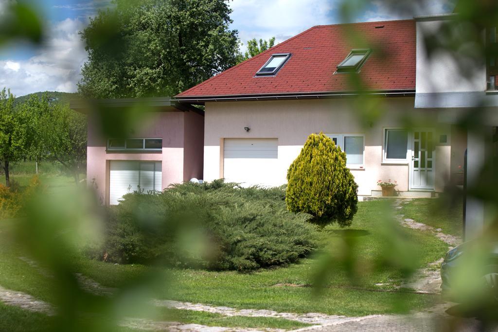 Apartment Oreskovic Otočac Exterior foto